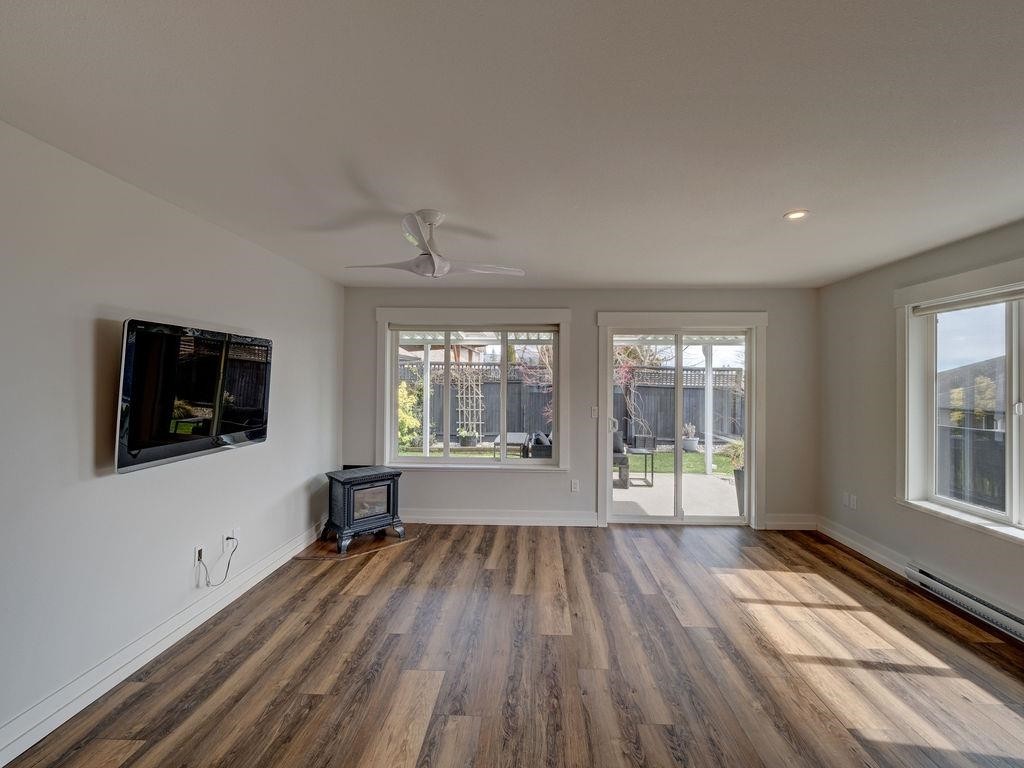 









5652


Andres

Road,
Sechelt,




BC
V7Z 0M4

