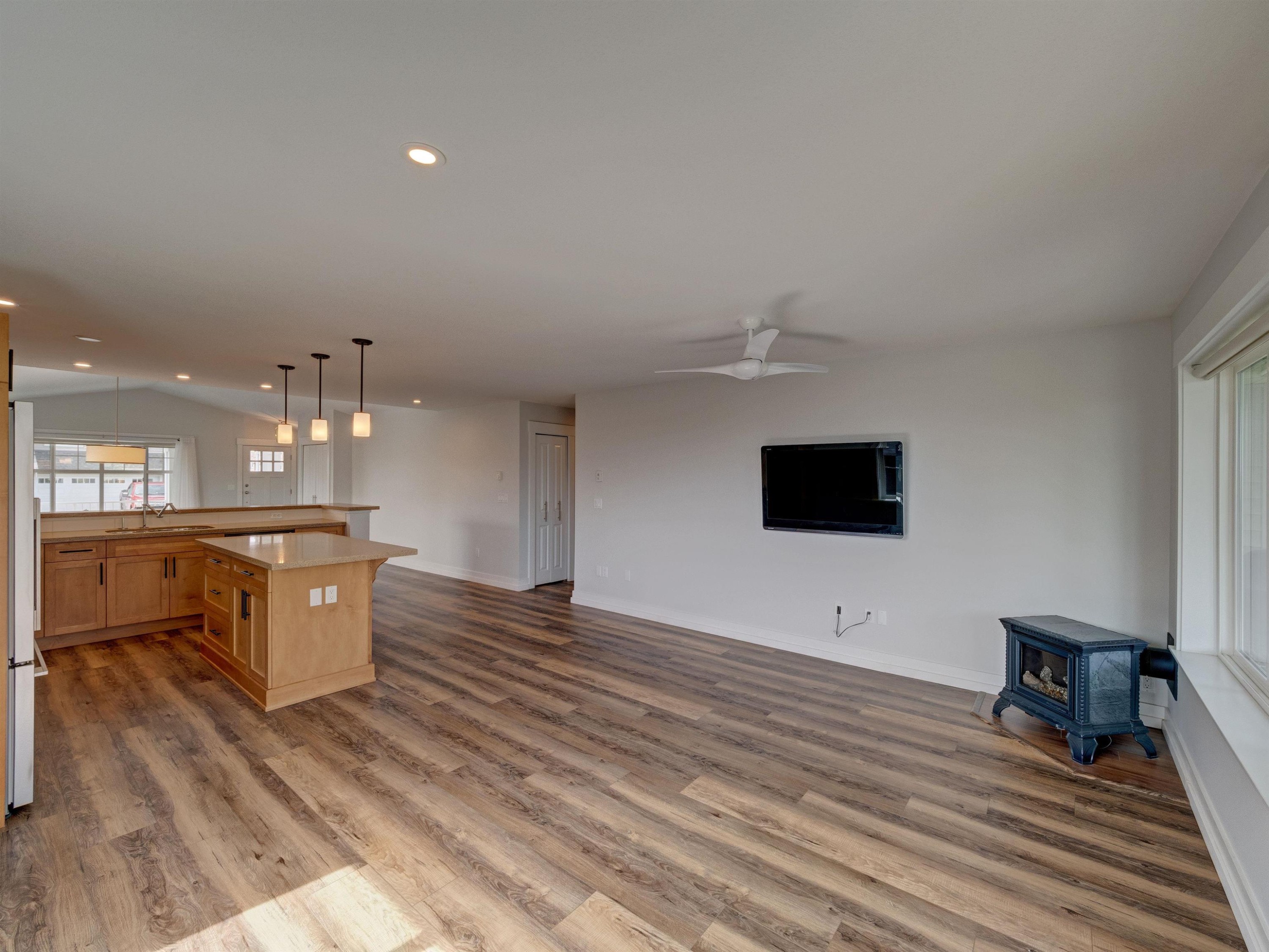









5652


Andres

Road,
Sechelt,




BC
V7Z 0M4

