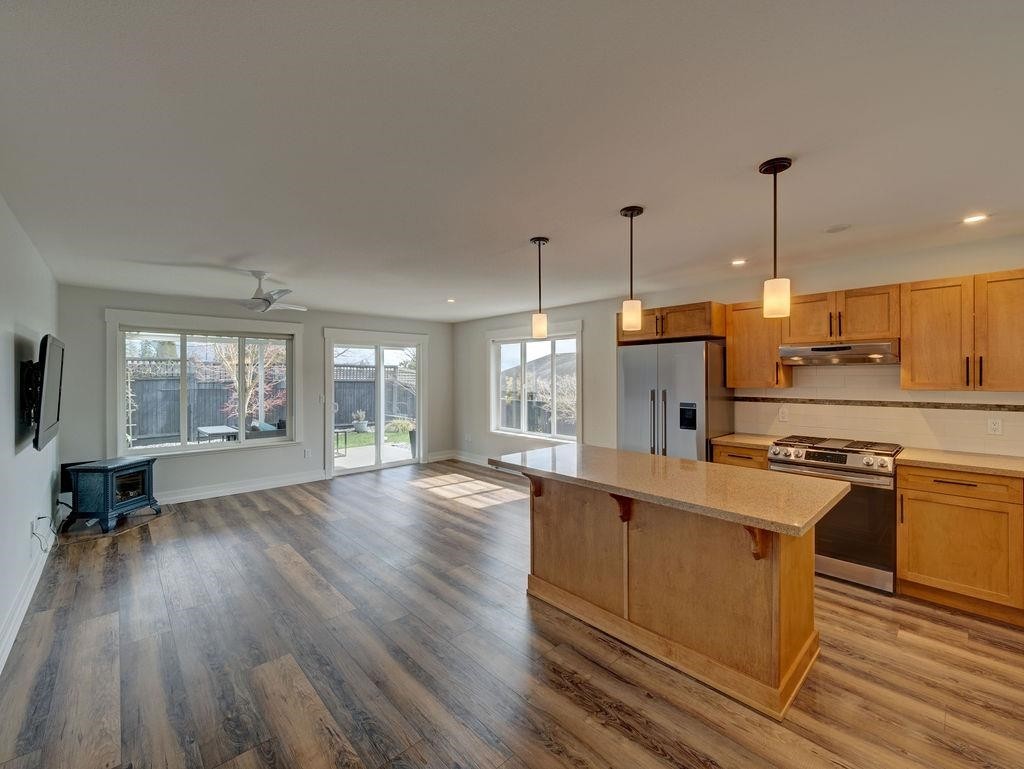 









5652


Andres

Road,
Sechelt,




BC
V7Z 0M4

