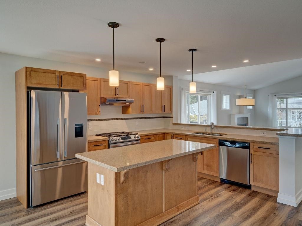 









5652


Andres

Road,
Sechelt,




BC
V7Z 0M4

