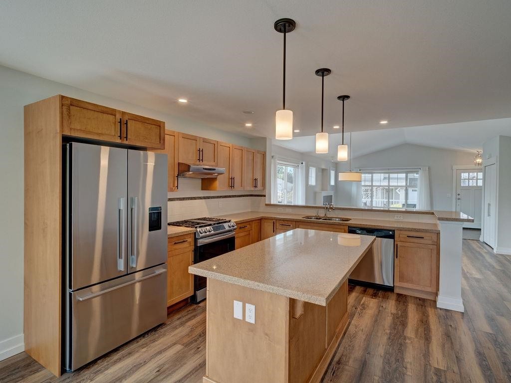 









5652


Andres

Road,
Sechelt,




BC
V7Z 0M4


