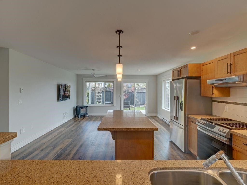 









5652


Andres

Road,
Sechelt,




BC
V7Z 0M4

