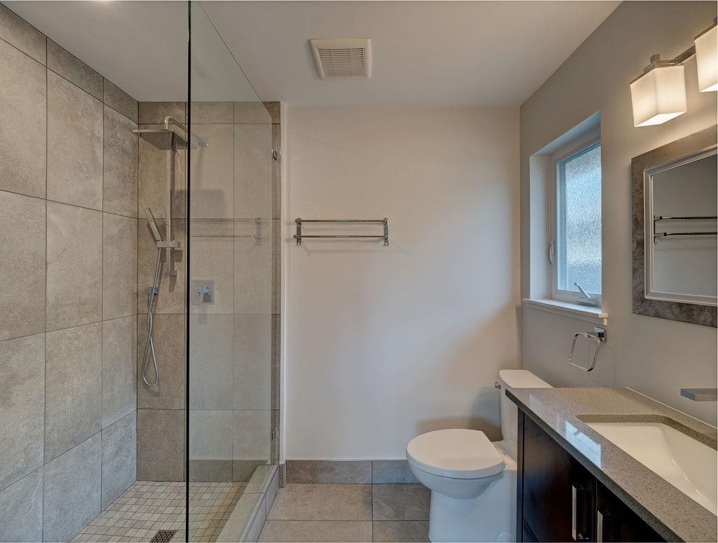 









5652


Andres

Road,
Sechelt,




BC
V7Z 0M4

