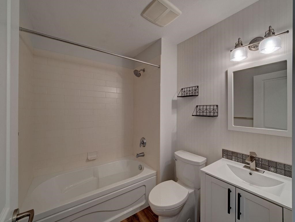 









5652


Andres

Road,
Sechelt,




BC
V7Z 0M4

