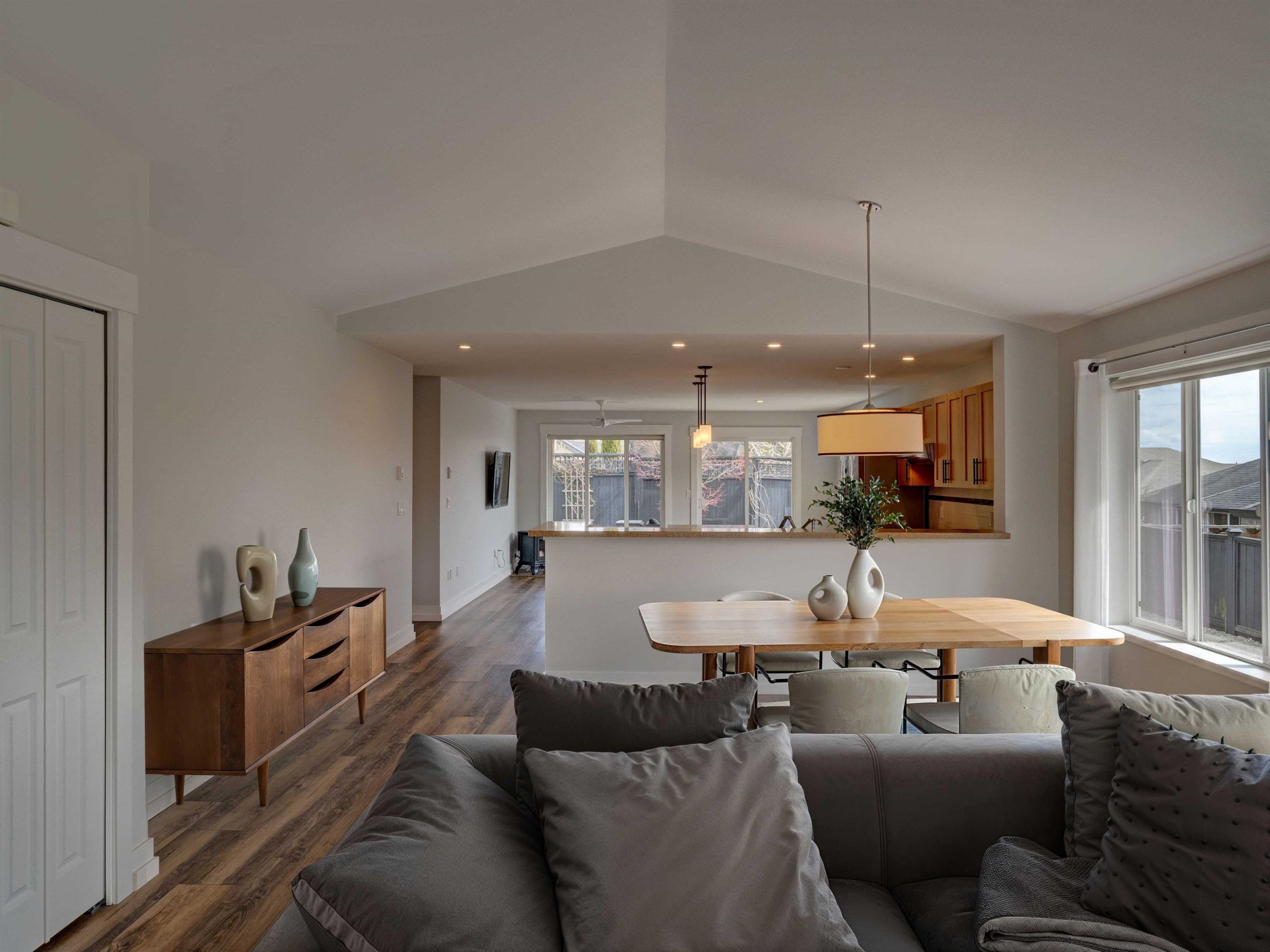 









5652


Andres

Road,
Sechelt,




BC
V7Z 0M4

