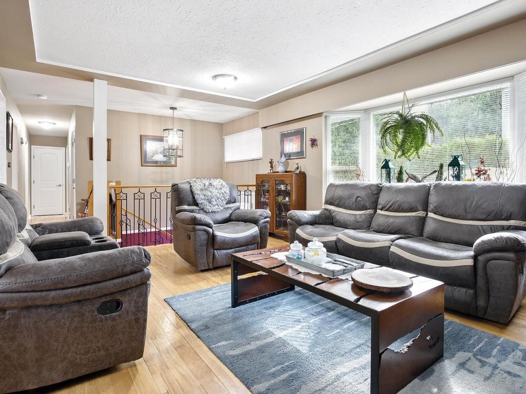 









12380


216

Street,
Maple Ridge,




BC
V2X 5K3

