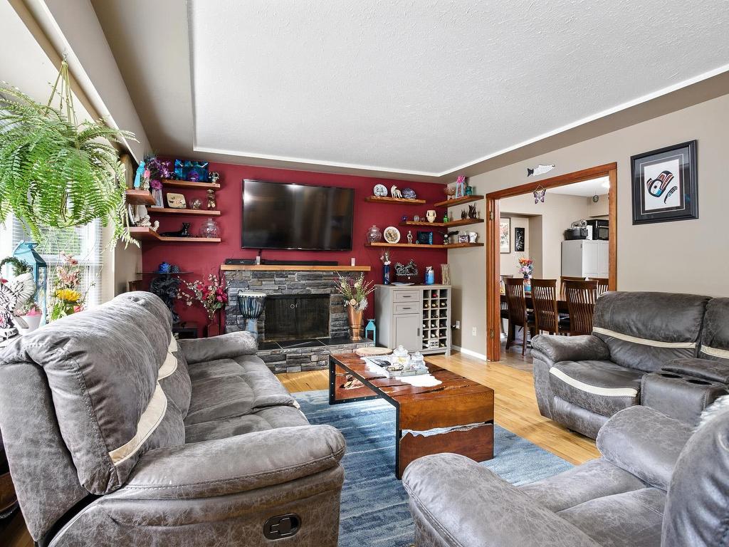 









12380


216

Street,
Maple Ridge,




BC
V2X 5K3

