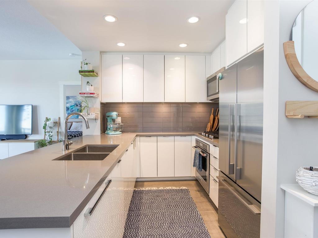 









277


1st

Street West,
North Vancouver,




BC
V7M 0E8

