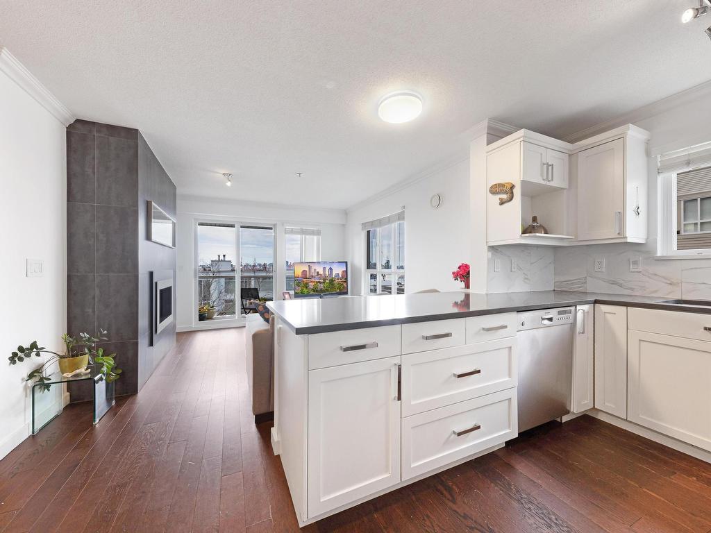









365


1st

Street East, 213,
North Vancouver,




BC
V7L 4W5

