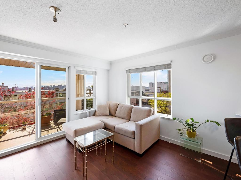 









365


1st

Street East, 213,
North Vancouver,




BC
V7L 4W5

