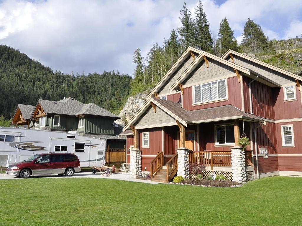 









41344


Tantalus

Road,
Squamish,




BC
V8B 0P6

