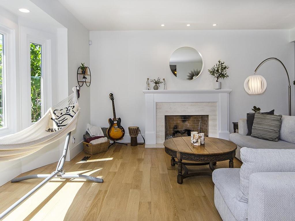 









5237


Timberfeild

Road,
West Vancouver,




BC
V7W 2Y5

