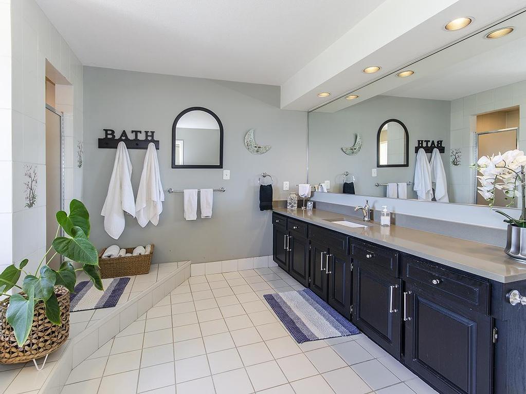 









5237


Timberfeild

Road,
West Vancouver,




BC
V7W 2Y5

