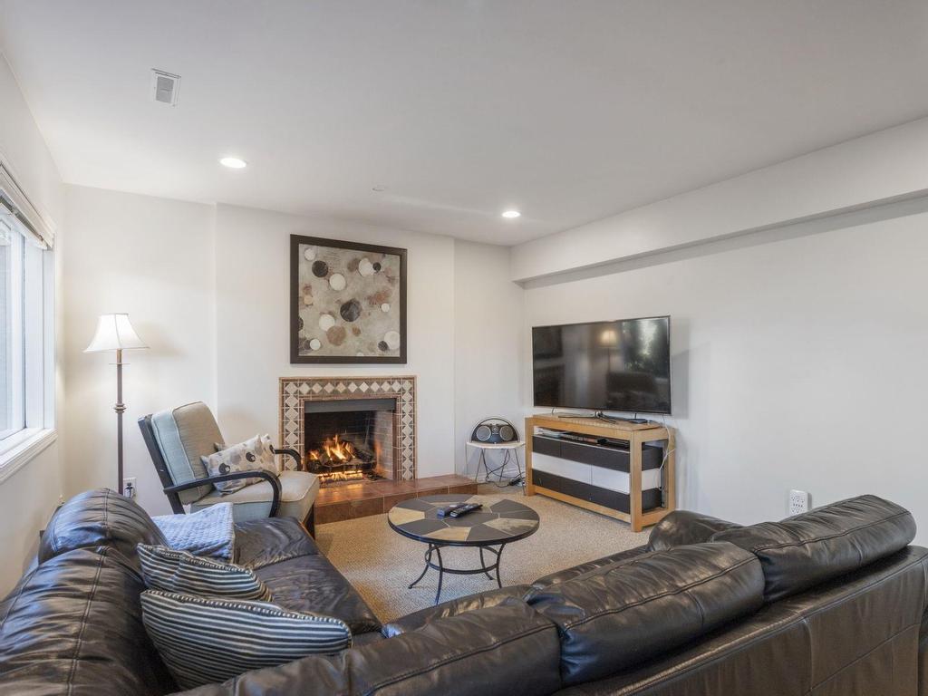 









5237


Timberfeild

Road,
West Vancouver,




BC
V7W 2Y5

