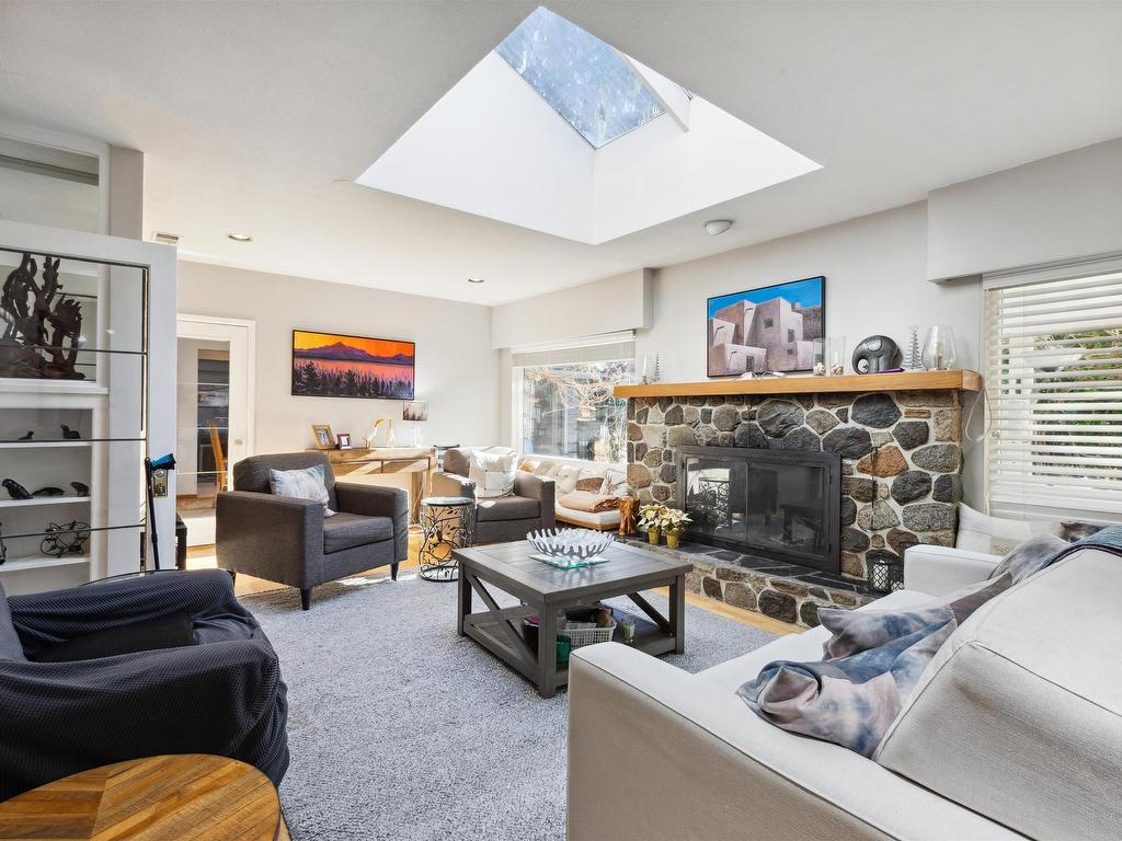









4028


Rose

Crescent,
West Vancouver,




BC
V7V 2N7

