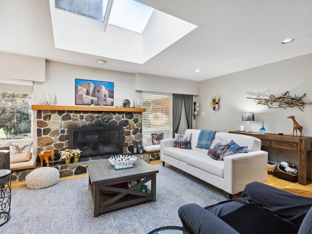 









4028


Rose

Crescent,
West Vancouver,




BC
V7V 2N7

