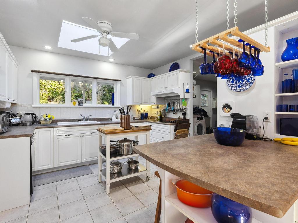 









4028


Rose

Crescent,
West Vancouver,




BC
V7V 2N7

