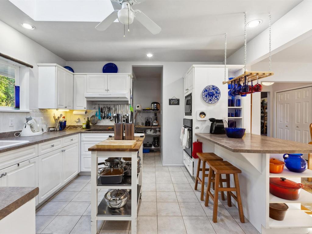 









4028


Rose

Crescent,
West Vancouver,




BC
V7V 2N7

