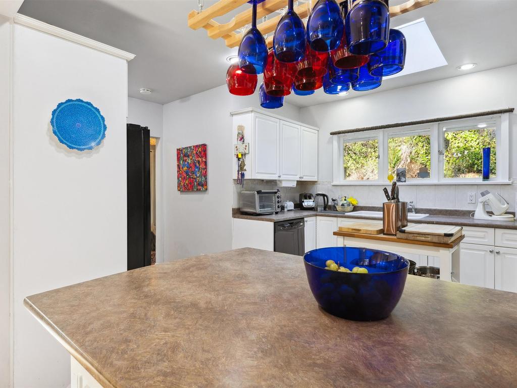 









4028


Rose

Crescent,
West Vancouver,




BC
V7V 2N7

