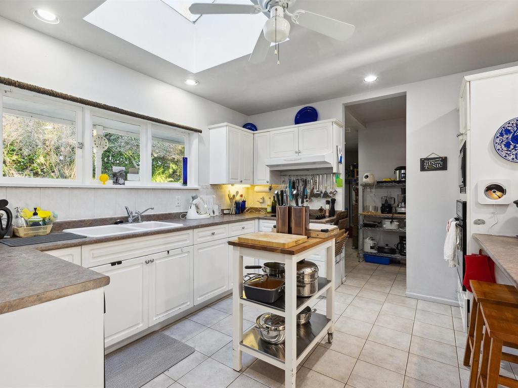 









4028


Rose

Crescent,
West Vancouver,




BC
V7V 2N7

