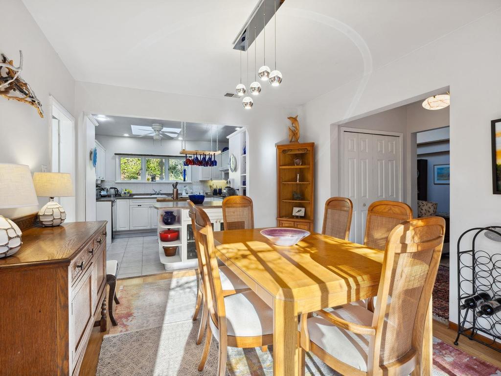 









4028


Rose

Crescent,
West Vancouver,




BC
V7V 2N7

