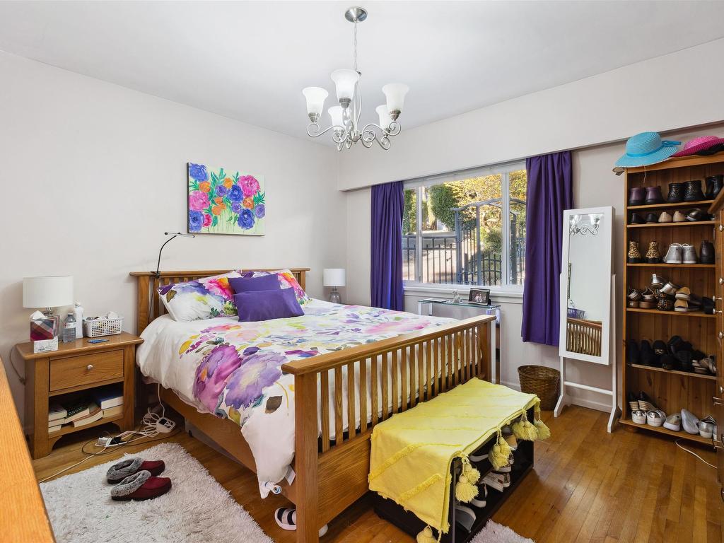 









4028


Rose

Crescent,
West Vancouver,




BC
V7V 2N7

