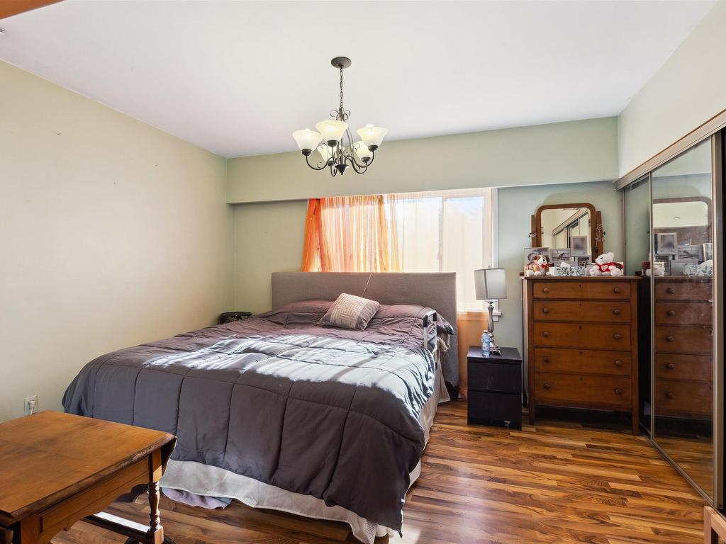 









4028


Rose

Crescent,
West Vancouver,




BC
V7V 2N7

