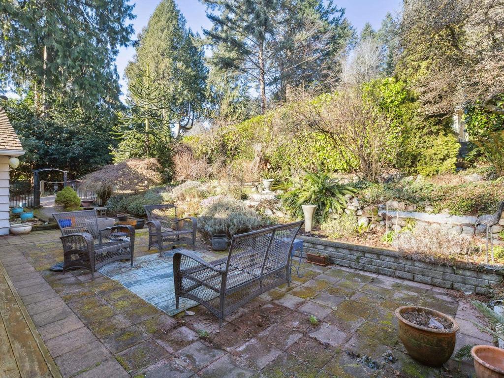 









4028


Rose

Crescent,
West Vancouver,




BC
V7V 2N7

