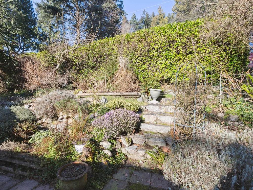 









4028


Rose

Crescent,
West Vancouver,




BC
V7V 2N7

