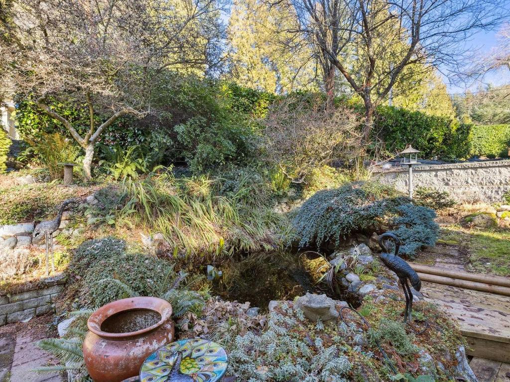 









4028


Rose

Crescent,
West Vancouver,




BC
V7V 2N7

