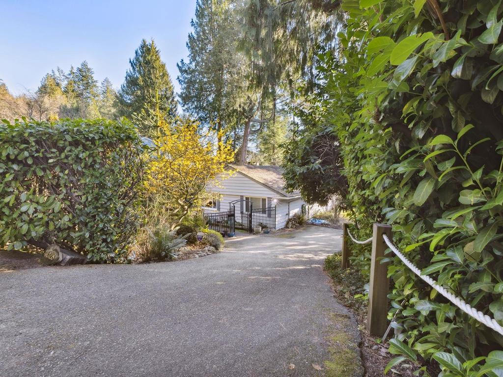 









4028


Rose

Crescent,
West Vancouver,




BC
V7V 2N7

