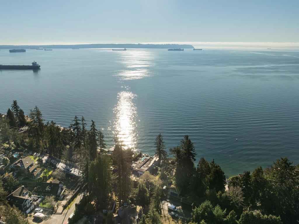 









4028


Rose

Crescent,
West Vancouver,




BC
V7V 2N7

