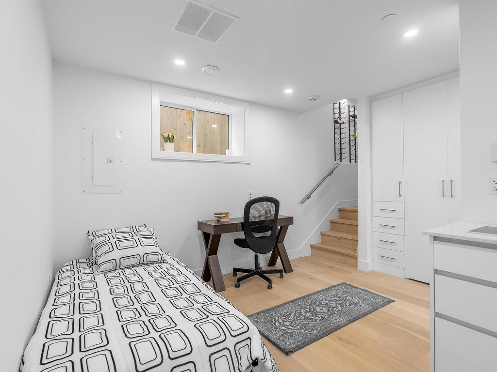 









3511


Triumph

Street,
Vancouver,




BC
V5K 1V2

