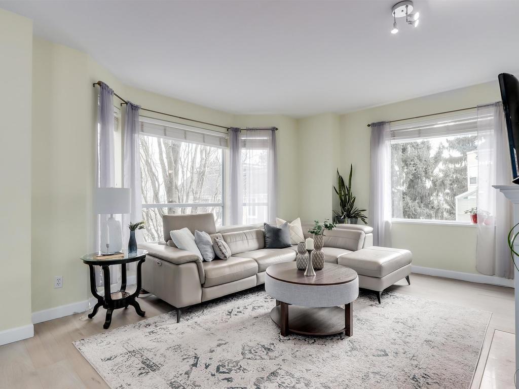 









5262


Oakmount

Crescent, 16,
Burnaby,




BC
V5H 4R7

