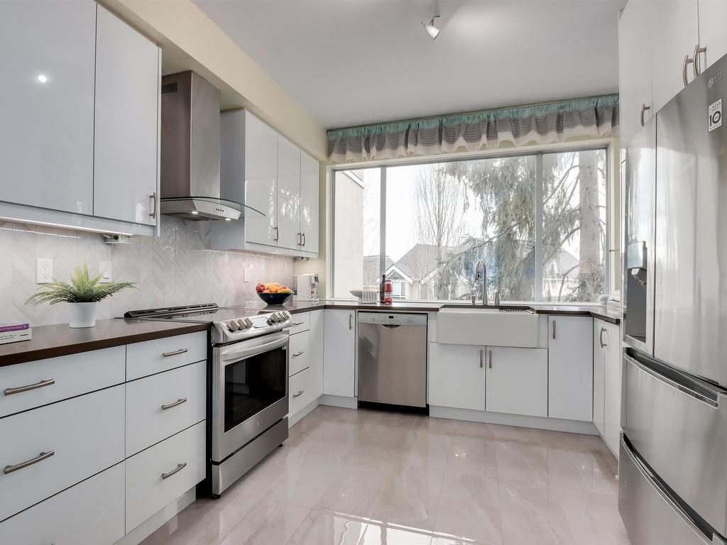 









5262


Oakmount

Crescent, 16,
Burnaby,




BC
V5H 4R7

