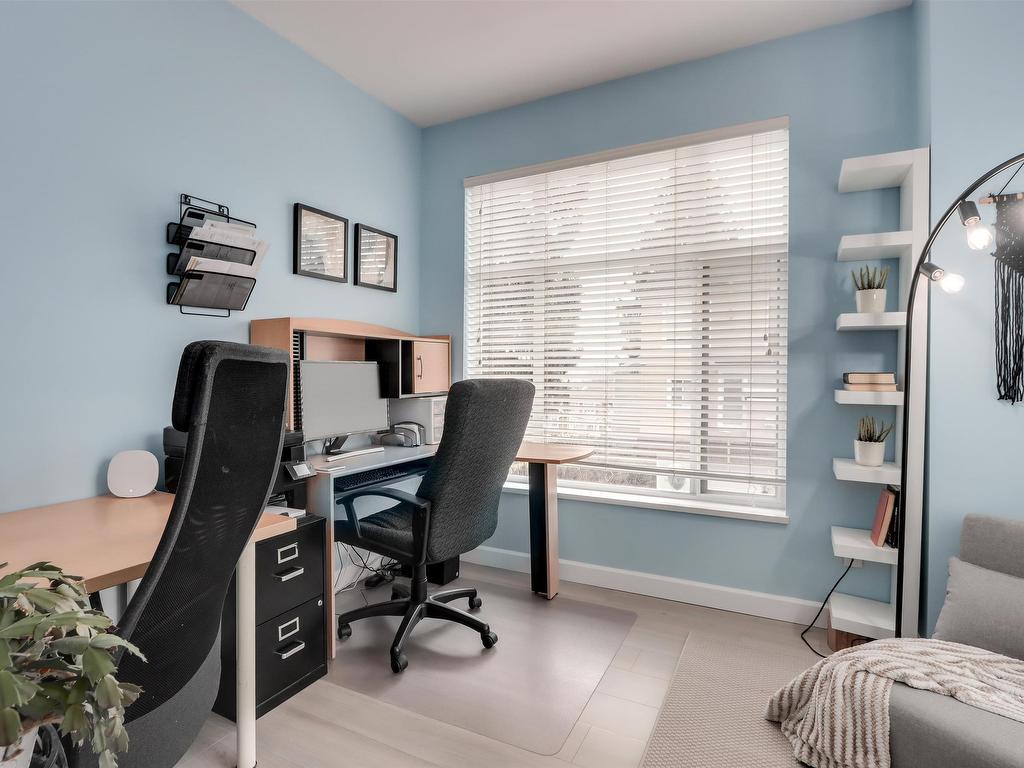 









5262


Oakmount

Crescent, 16,
Burnaby,




BC
V5H 4R7

