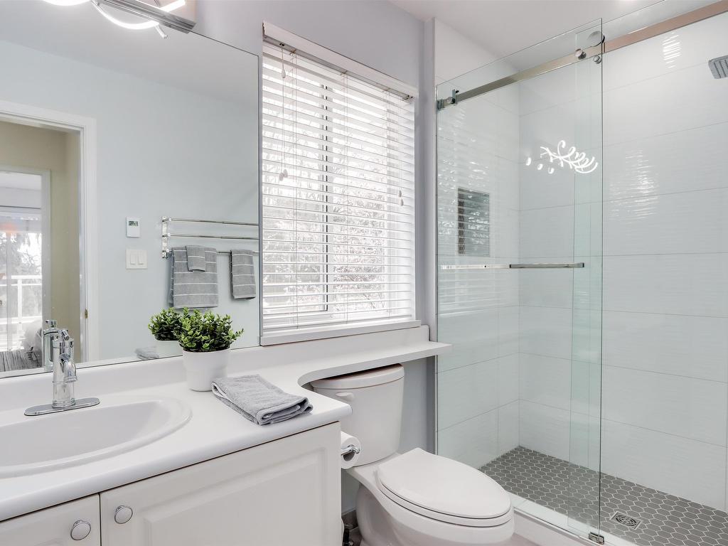 









5262


Oakmount

Crescent, 16,
Burnaby,




BC
V5H 4R7

