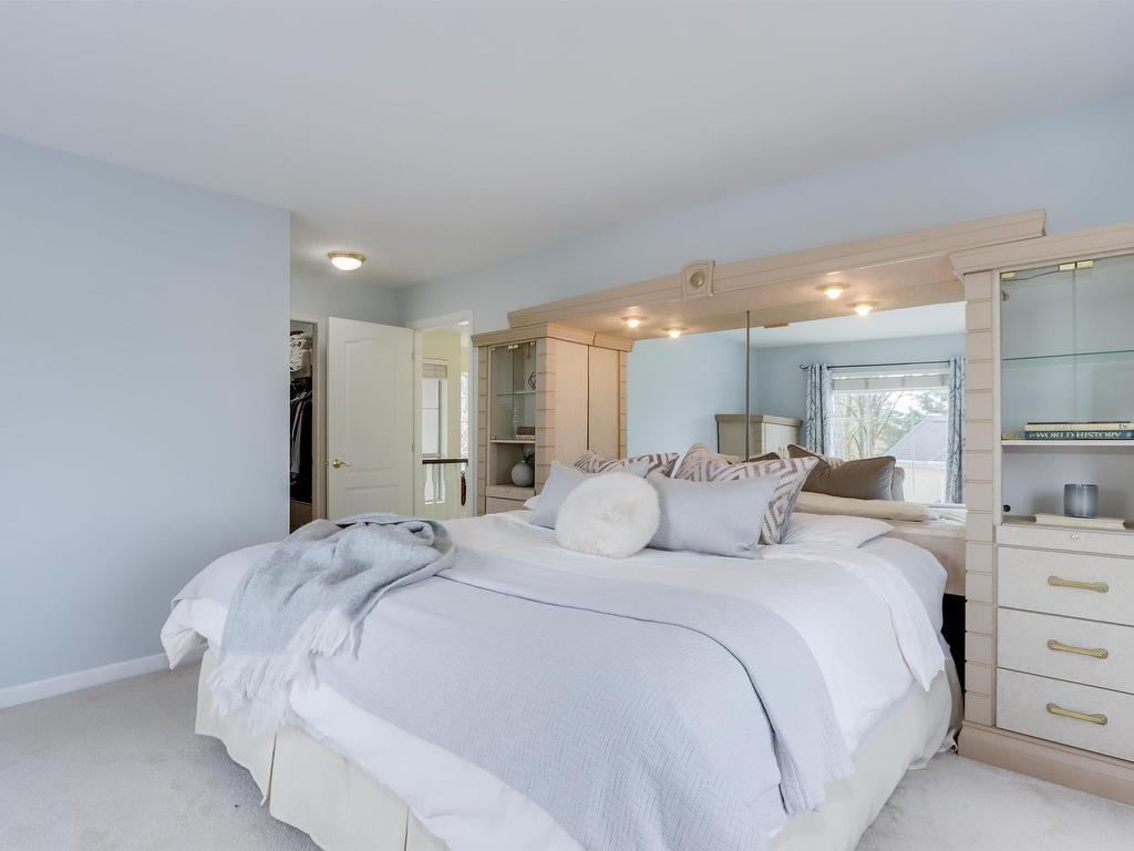









5262


Oakmount

Crescent, 16,
Burnaby,




BC
V5H 4R7

