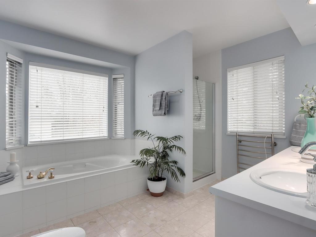 









5262


Oakmount

Crescent, 16,
Burnaby,




BC
V5H 4R7

