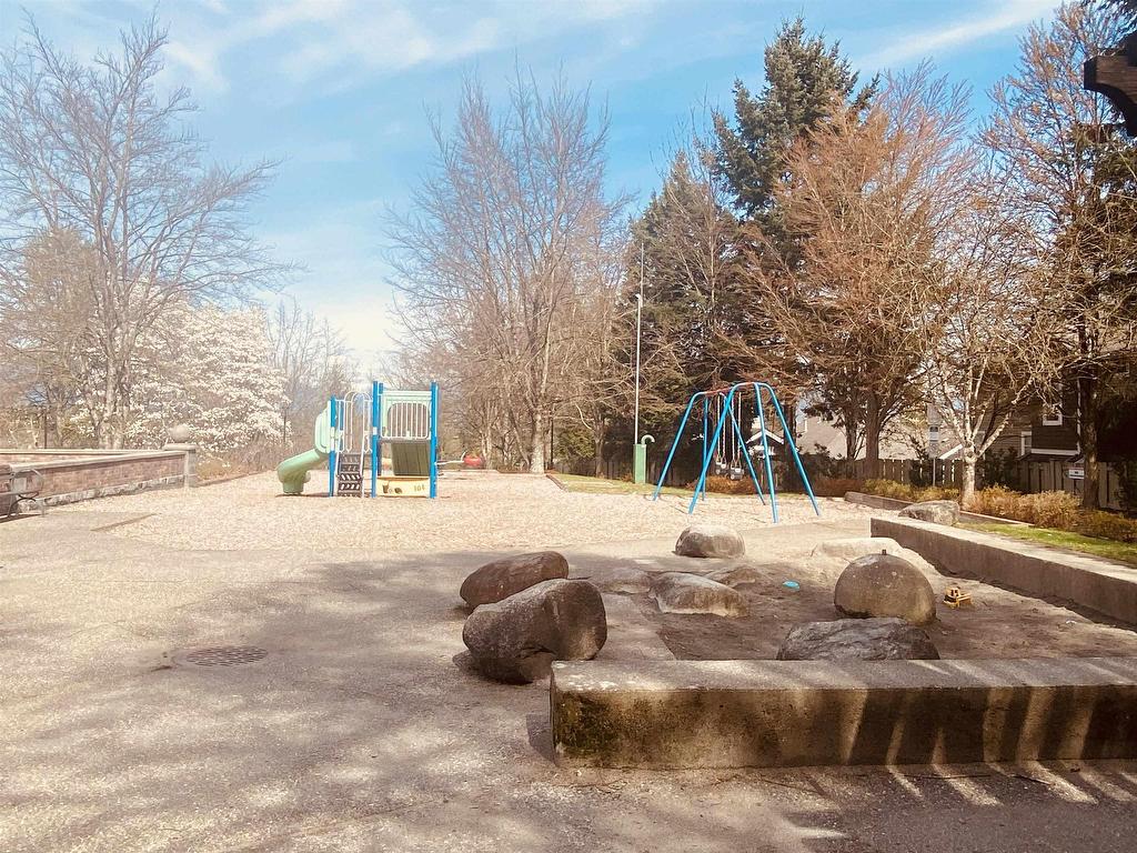 









5262


Oakmount

Crescent, 16,
Burnaby,




BC
V5H 4R7


