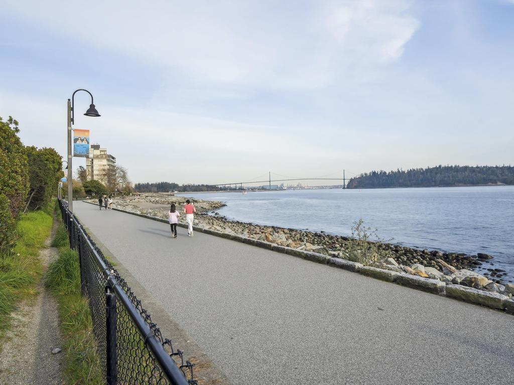 









2090


Argyle

Avenue, 602,
West Vancouver,




BC
V7V 4R4

