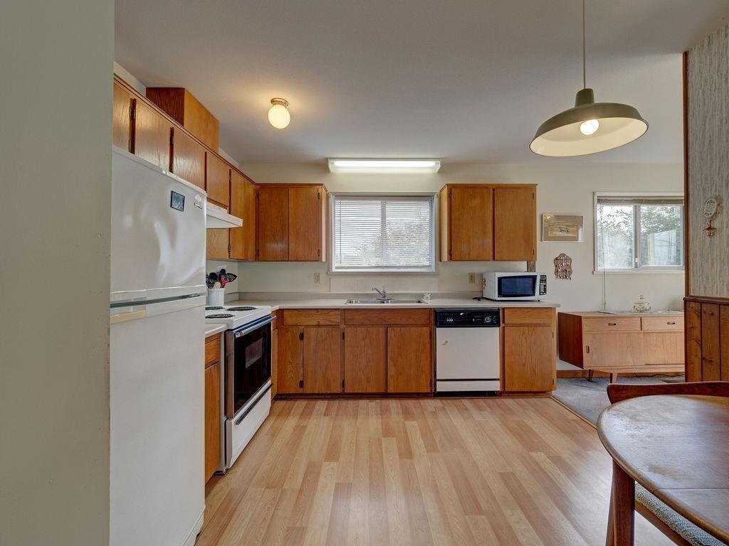 









5642


Nickerson

Road,
Sechelt,




BC
V7Z 0M6

