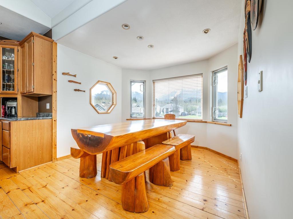 









1025


Sunrise

Place,
Squamish,




BC
V0N 1T0

