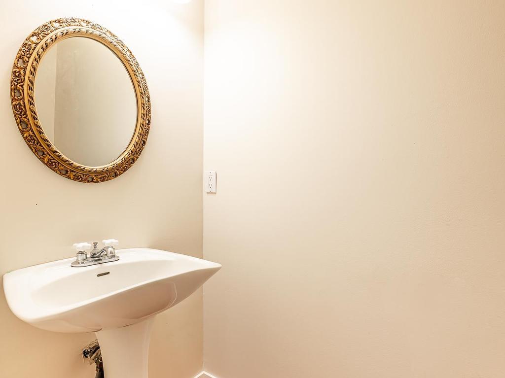 









1025


Sunrise

Place,
Squamish,




BC
V0N 1T0

