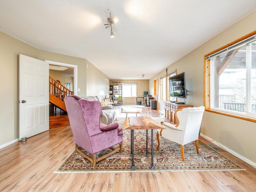 









1025


Sunrise

Place,
Squamish,




BC
V0N 1T0

