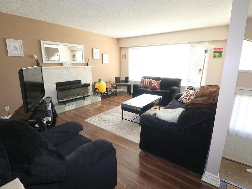 









21161


Cook

Avenue,
Maple Ridge,




BC
V2X 7P7

