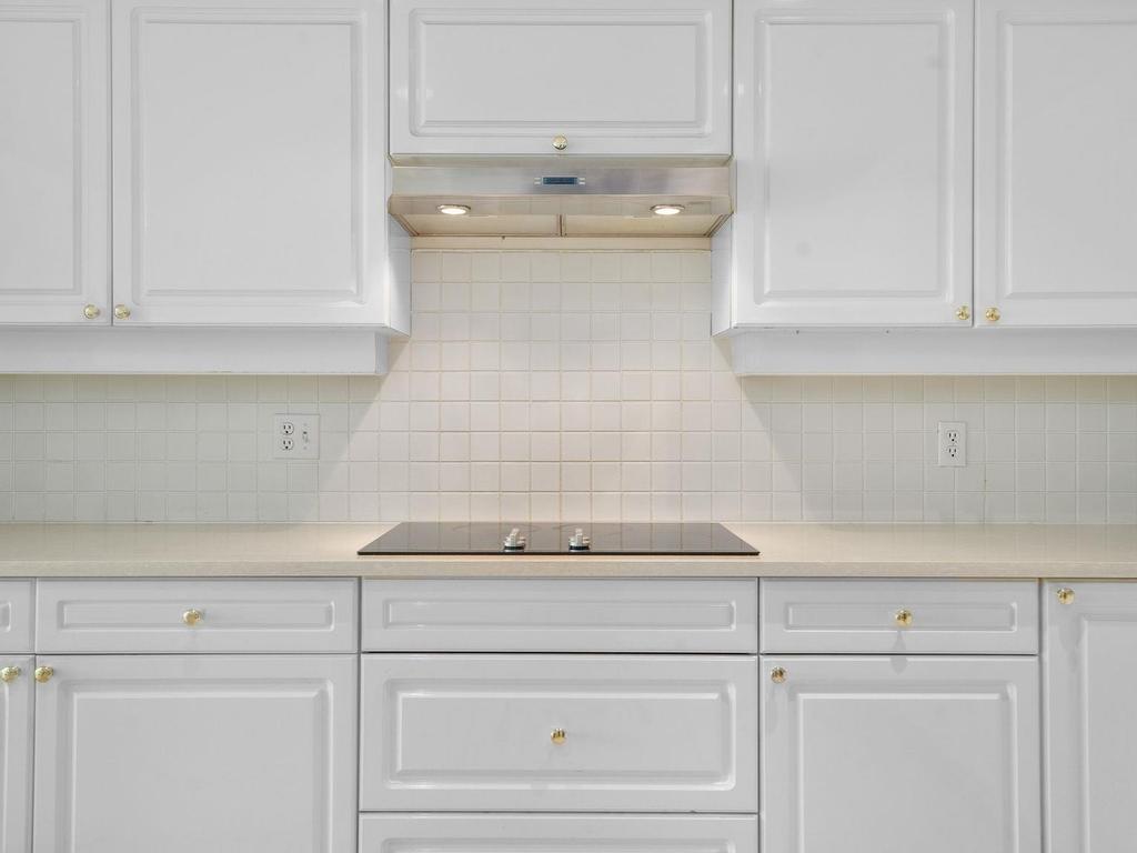 









3670


Banff

Court, 402,
North Vancouver,




BC
V7H 2Y7

