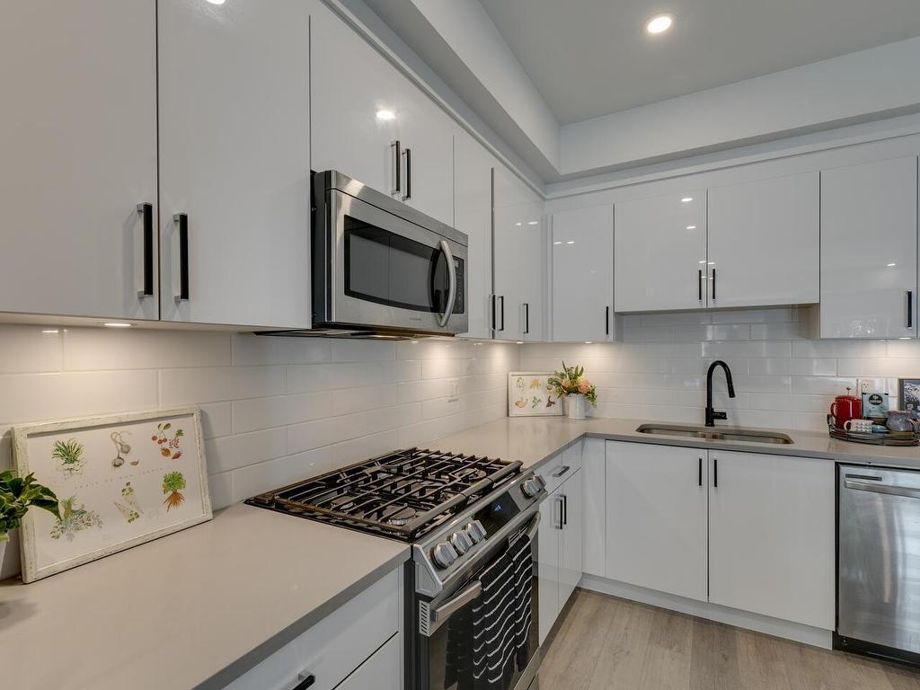 









37842


Third

Avenue, 204,
Squamish,




BC
V8B 1B9

