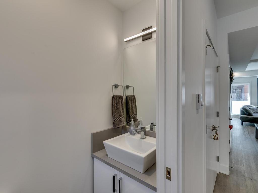 









37842


Third

Avenue, 204,
Squamish,




BC
V8B 1B9

