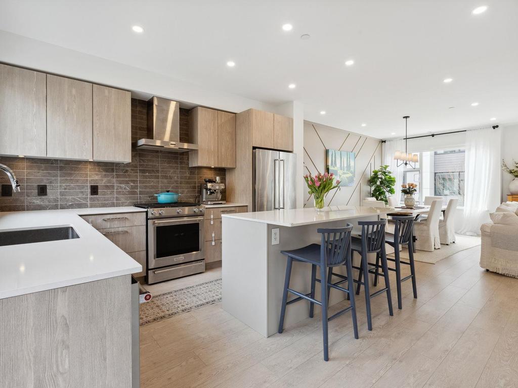 









602


Lile

Drive, 15,
North Vancouver,




BC
V7G 0B3

